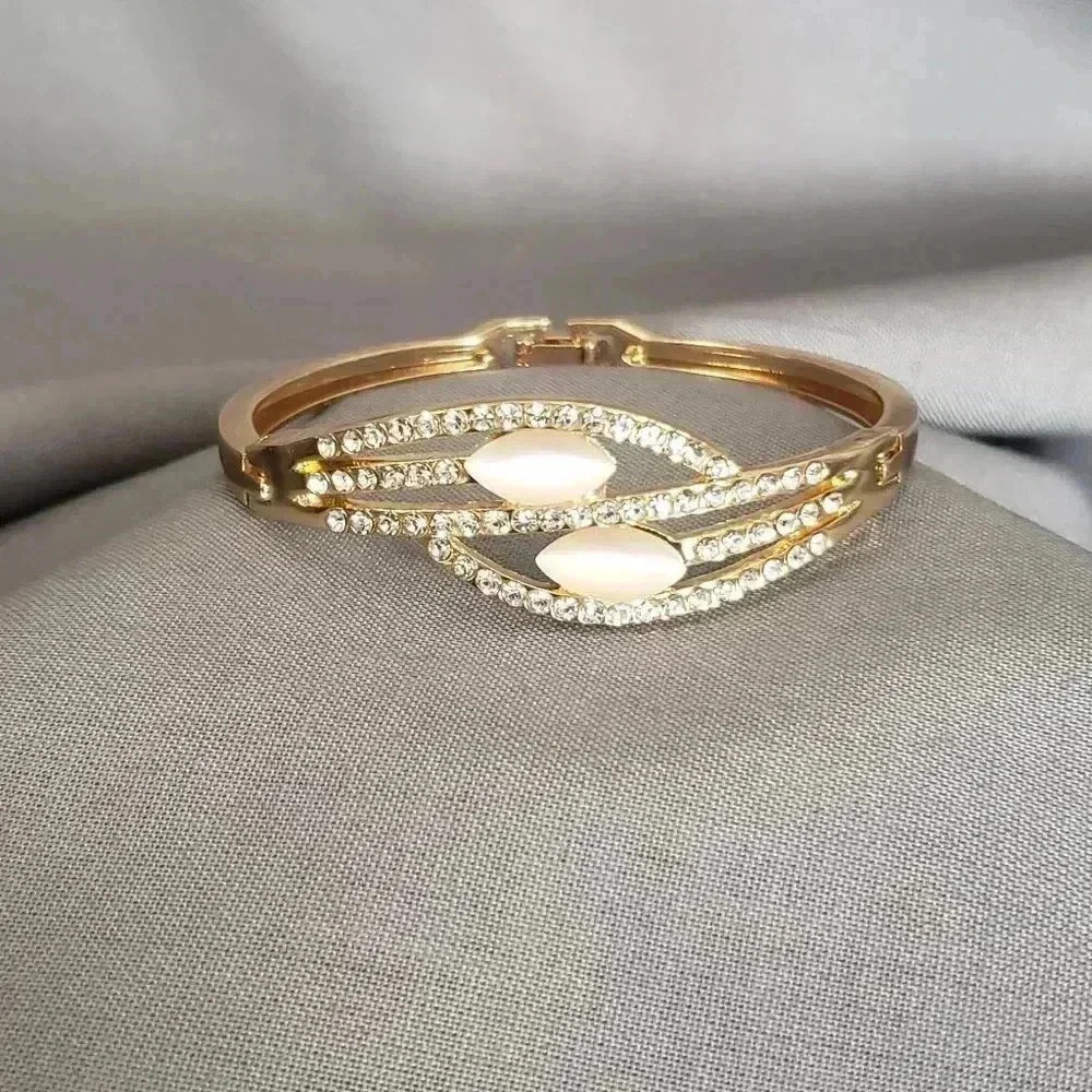 Womens‎ Bracelet Crystal Gold Hollow Leaf Shape Bangle Charm Bracelet